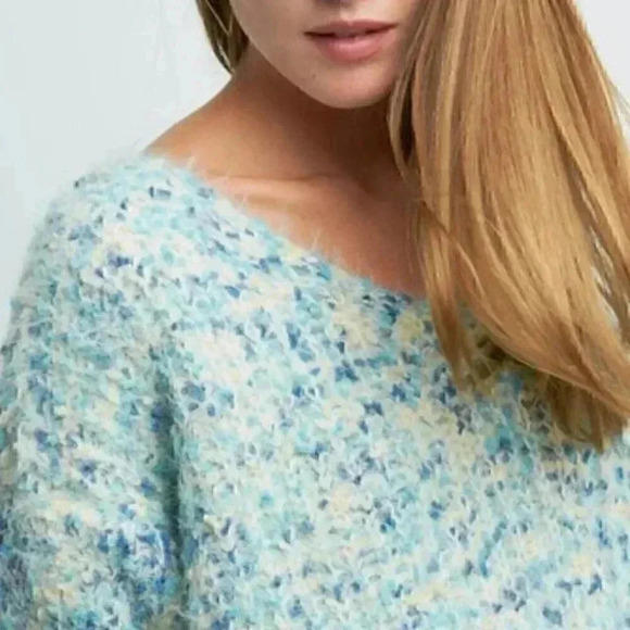 Ultra Soft V-neck Sweater - Picture 3 of 3